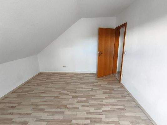 Elternschlafzimmer mit Zugang zum Balkon Bild 4