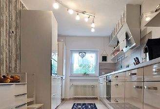 Küche mit moderner Einbauküche