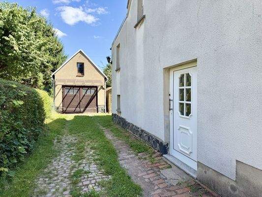 Zufahrt und Eingangsbereich