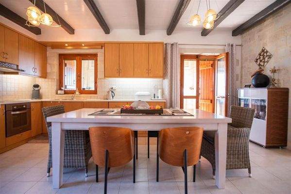 Kreta, Kolymvari: Villa mit Meer- und Bergblick und unabhängigem Apartment zu verkaufen