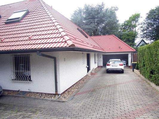 Doppelgarage plus Carport