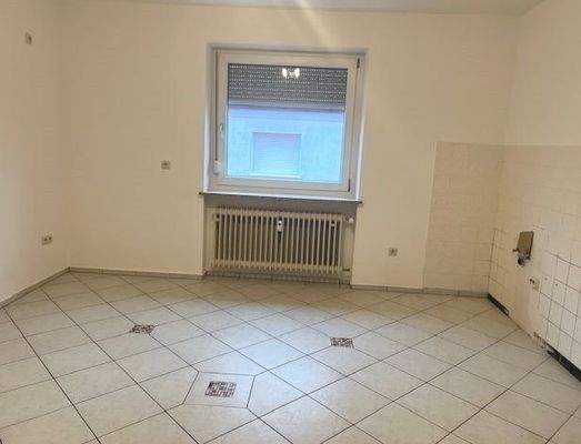 Küche mit Fliesenboden