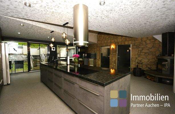 Große moderne Küche