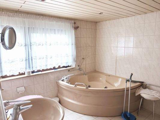 Haus OG Badezimmer 2