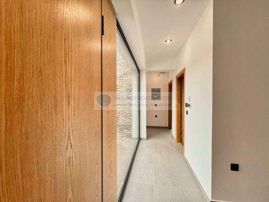 716b91a2c91f4565bfba60ee90bbf158-original