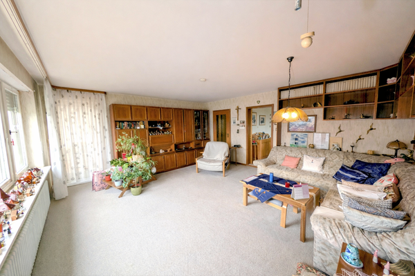 ... mit Zugang zum Balkon (1.OG)