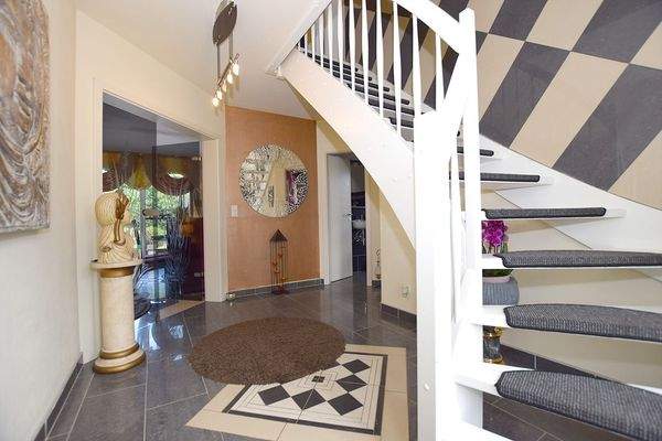 Schon in der Diele beginnt das Wohlfühl-Gefühl in diesem Haus