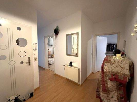 …zwei Zimmerwohnung, viel Platz ...