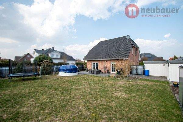 Garten - Pool und Gewächshaus sind nicht Bestandteil des Verkaufs.