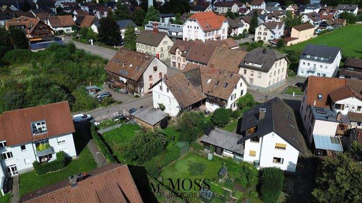 Eckhaus mit 878 m2 Grundstück