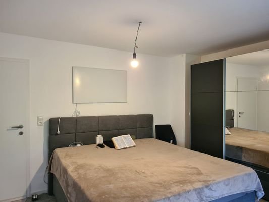 Schlafzimmer 1