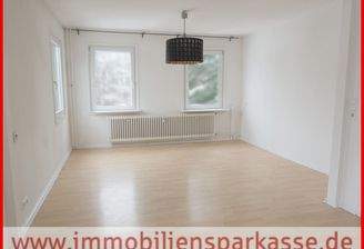großzügiges Wohnzimmer