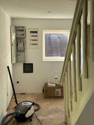 Flur mit Elektrokasten OG