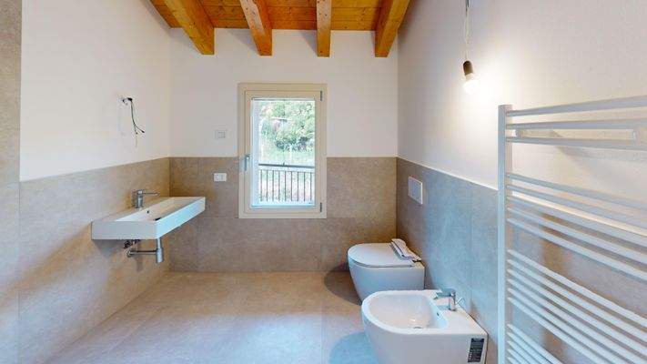 NA-072-15-Villetta-a-Calcinato-BS-Bathroom 1.jpg