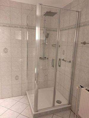 Schicke Echtglasdusche