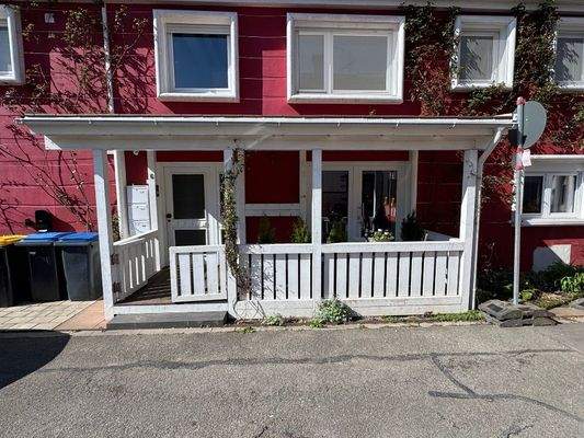 Überdachter Eingangsbereich