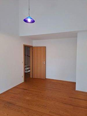 OG Zimmer 1 mit Balkonzugang