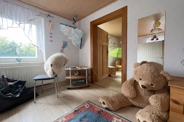 Kinderzimmer mit Durchgang.png