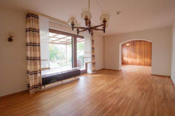 Lichtdurchflutetes Wohnzimmer 