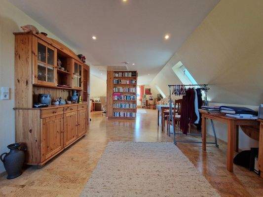 Großes Zimmer im Dachgeschoss