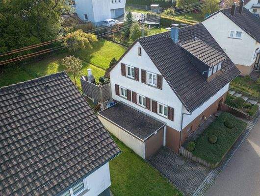 Objektansicht Garten mit Drohne 