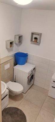 Die Waschmaschine im Bad 