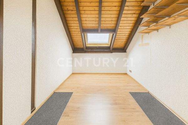 Kleines Kinderzimmer oder ideales Arbeits-/Spielzimmer