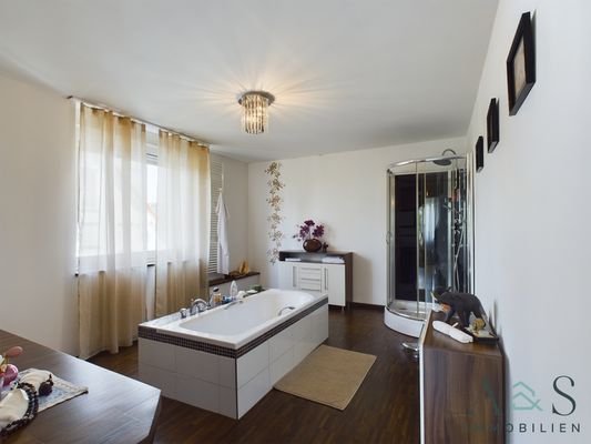 Elternbadezimmer