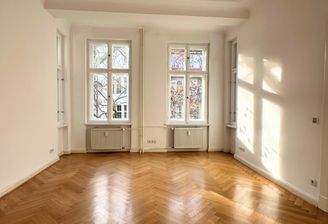 Großzügiges Wohnzimmer