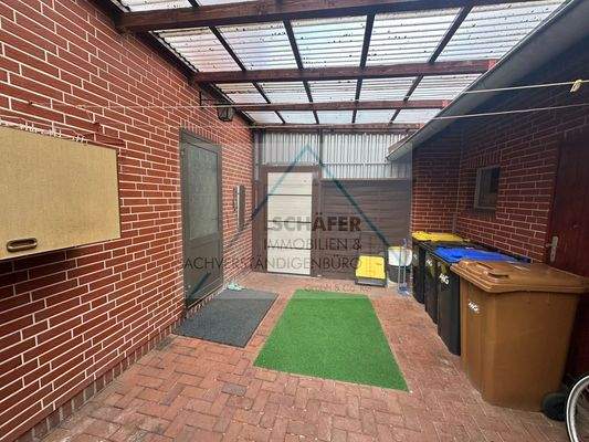 überdachter Bereich/Nebengebäude