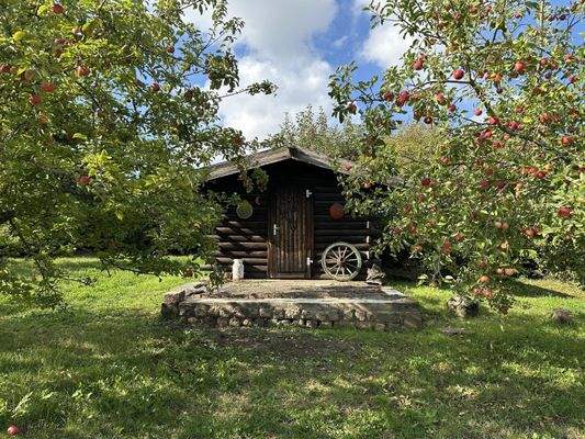 Grundstück mit Gartenhaus