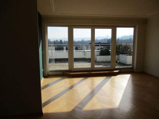 Wohnzimmer mit Zugang Terrasse