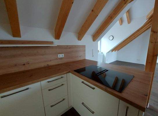 Blick von der Küche in den Essbereich