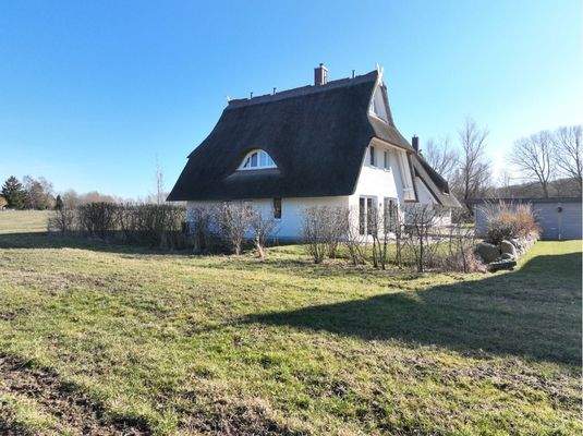 Reetgedecktes Ferienhaus „Wiesenpieper“ in ruhiger Lage der Ferienanlage Haffdroom