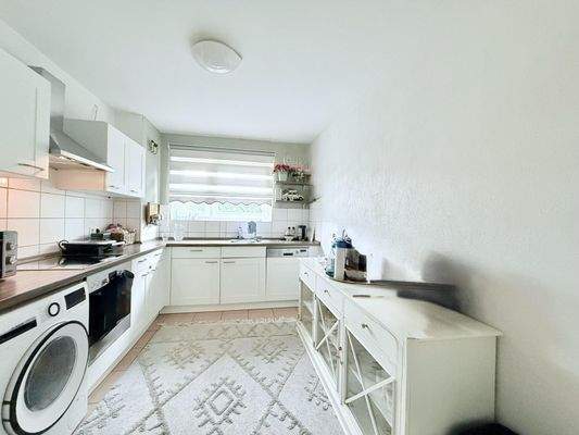 Geräumige Küche, kann von den Mietern übernommen werden