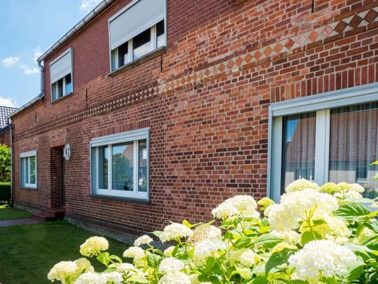 Detailansicht straßenseitige Fensterfront