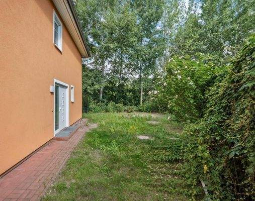 Garten mit Hauseingang