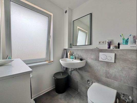 Tageslichtbad mit Dusche (Einliegerwohnung)