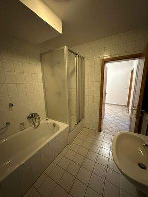 Badezimmer mit Badewanne