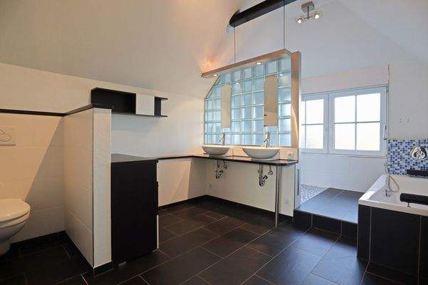 Vollbad mit separater Dusche