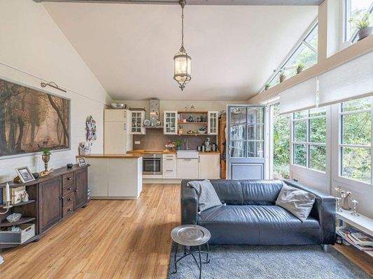 Wohnbereich mit offener Küche im Backhausanbau