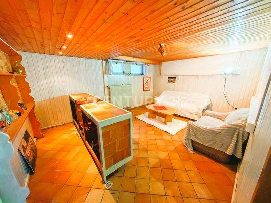 Möglich Wohnzimmer mit Öffnung zur lichtdurchfluteten Küche