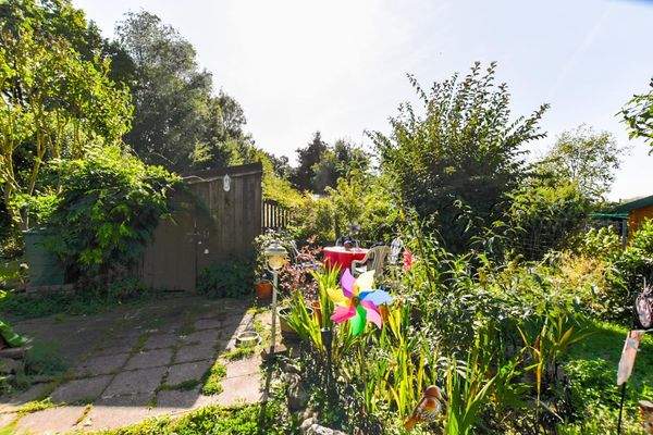 2. Terrasse und Schuppen