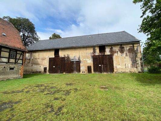 Ansicht der gut erhaltenen Scheune