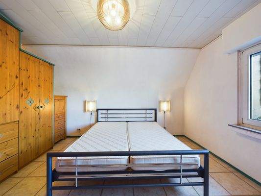 Schlafzimmer DG