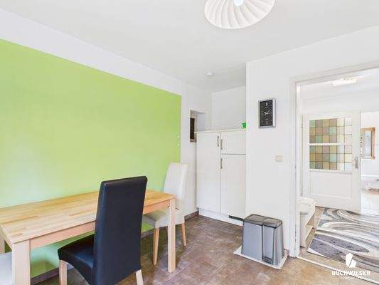 Essbereich mit Blick zum Flur