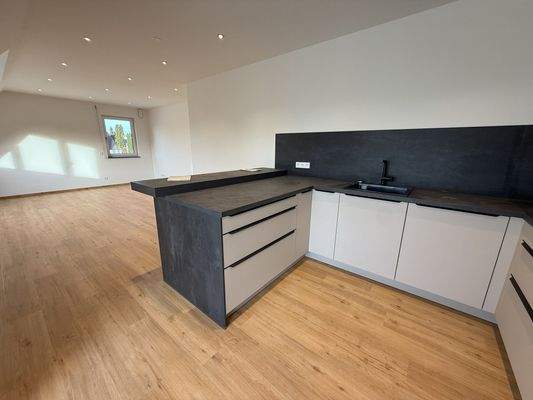 verkauft: fertiggestellte Wohnküche mit Balkon