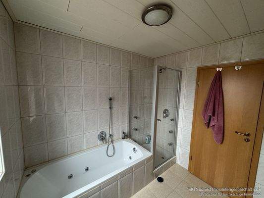 ITageslichtbad Wanne und Dusche 