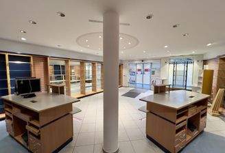 Ansprechende Büro-/Praxisräume im EG