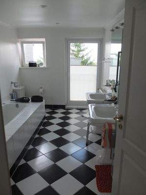 großes Wannen- und Duschbad.jpg